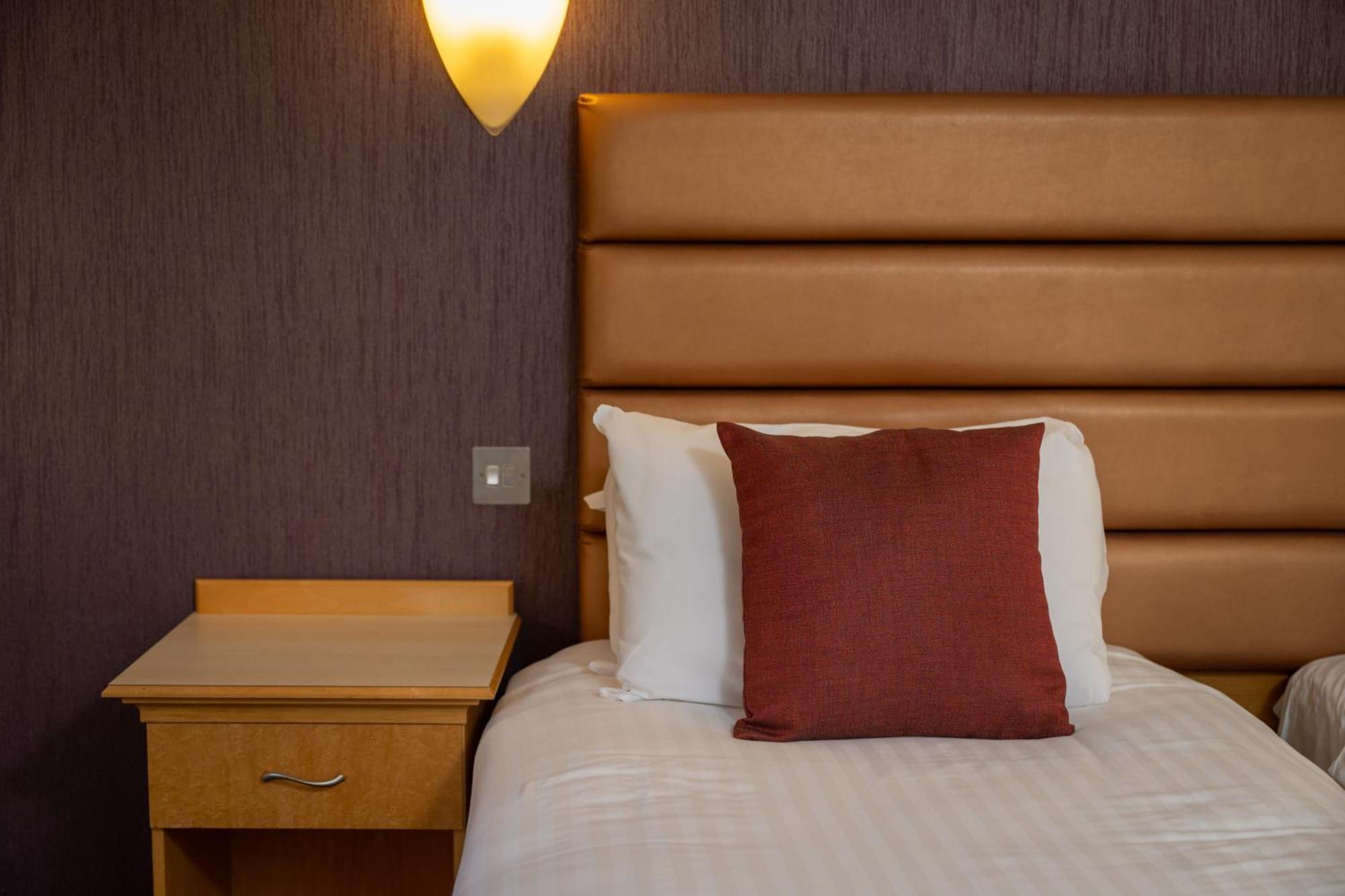 Hellidon Lakes Hotel Daventry Bagian luar foto