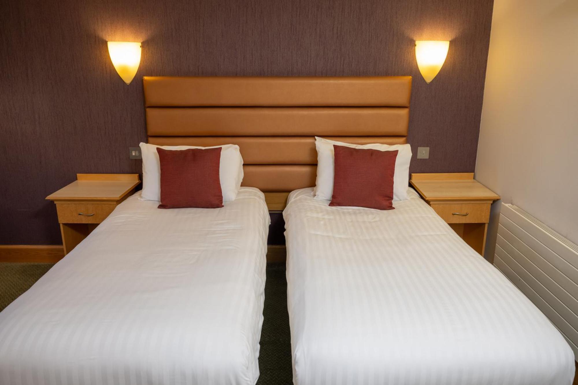 Hellidon Lakes Hotel Daventry Bagian luar foto
